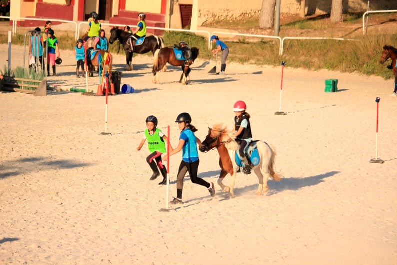 beneficios de la equitación para los niños