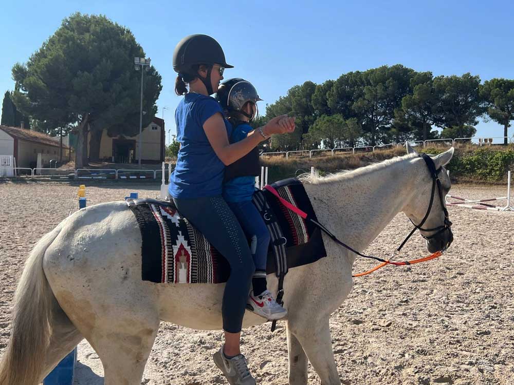 a-quien-van-dirigidas-las-terapias-ecuestres qué hacemos en la hipoterapia